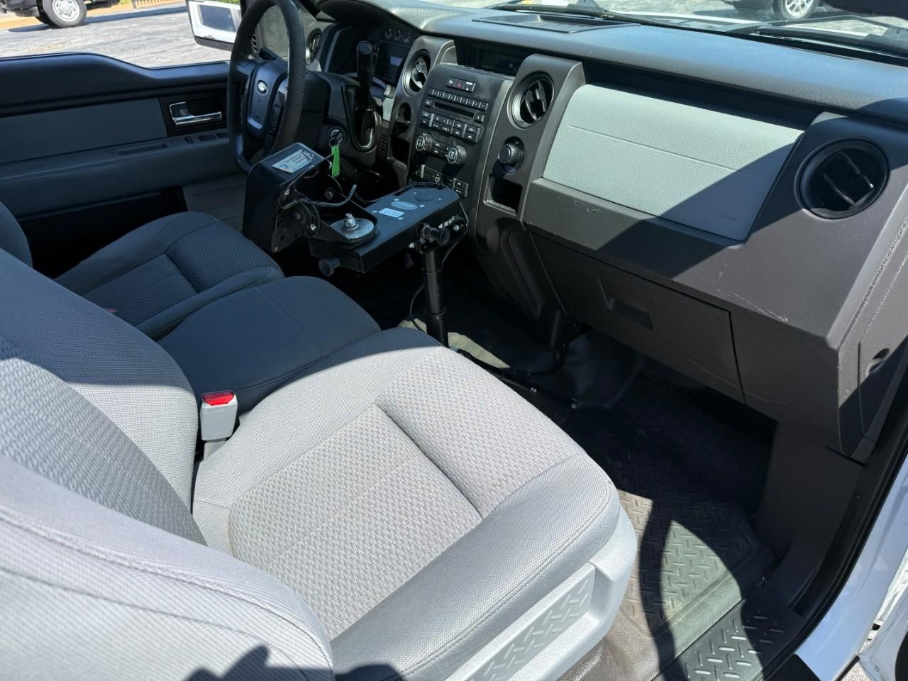 Ford F-150 Vehicle Full-screen Gallery Image 11