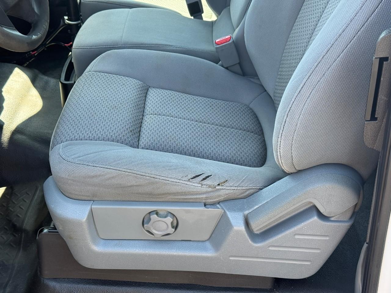 Ford F-150 Vehicle Full-screen Gallery Image 13