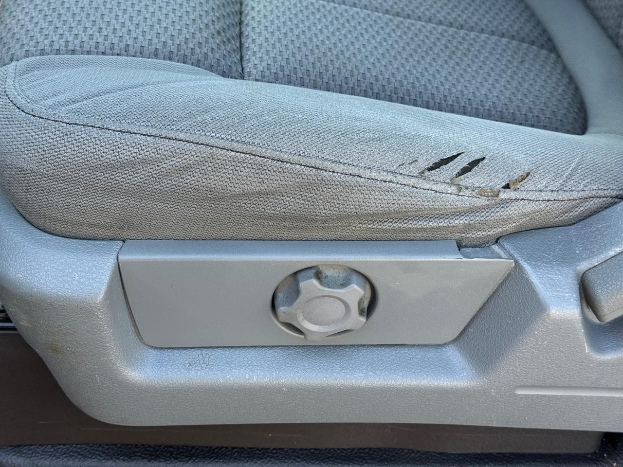 Ford F-150 Vehicle Full-screen Gallery Image 14