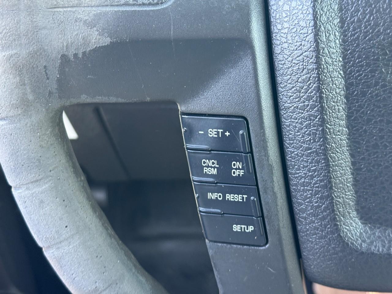 Ford F-150 Vehicle Full-screen Gallery Image 15