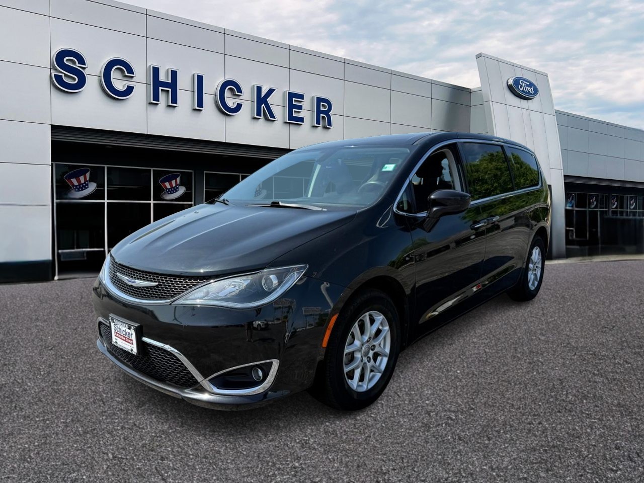 Chrysler Pacifica Vehicle Full-screen Gallery Image 04