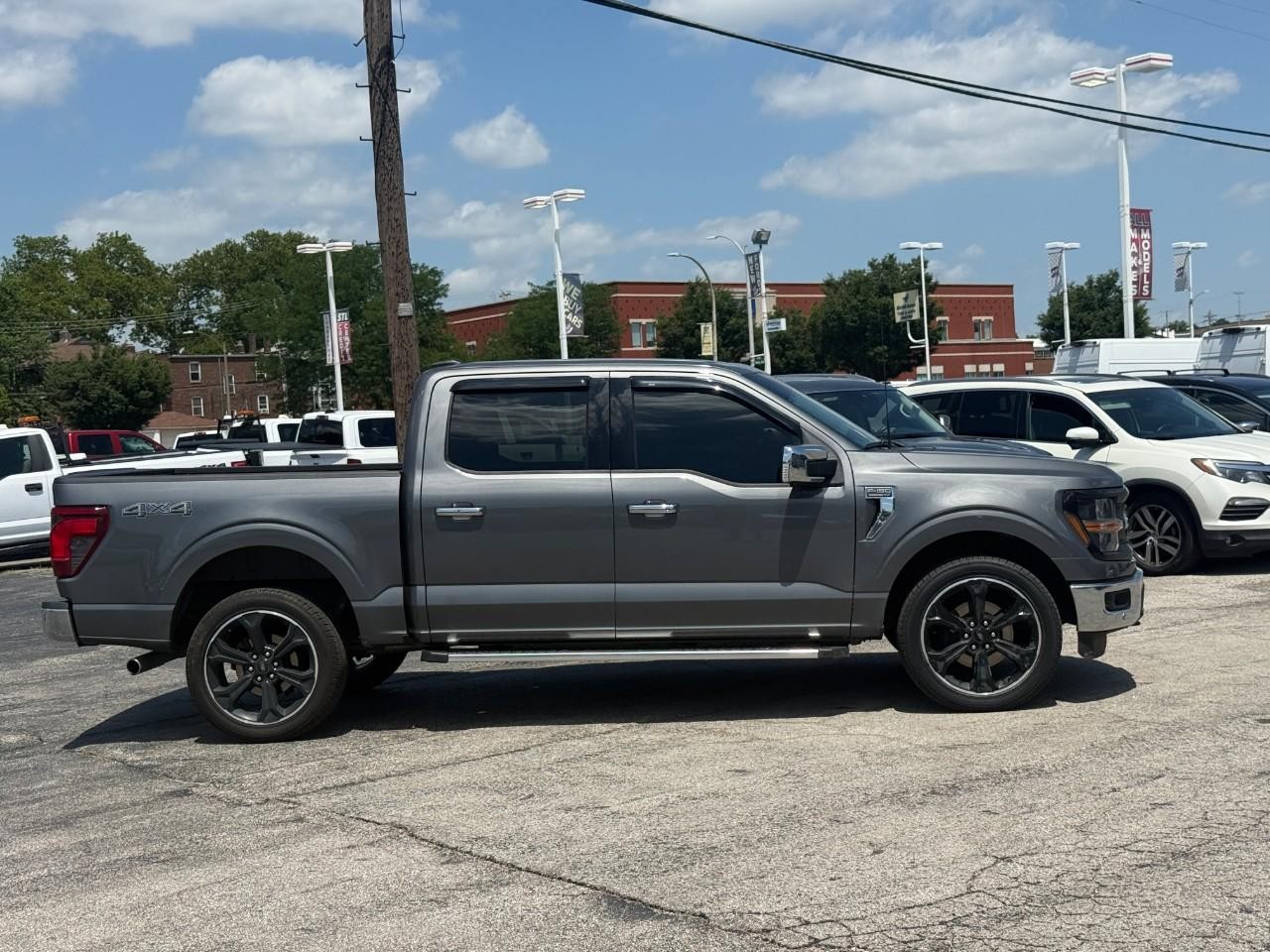 Ford F-150 Vehicle Full-screen Gallery Image 05