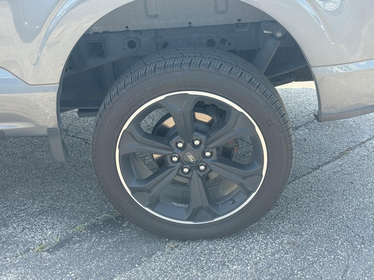 Ford F-150 Vehicle Full-screen Gallery Image 06