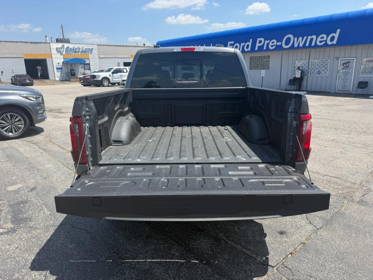 Ford F-150 Vehicle Full-screen Gallery Image 07