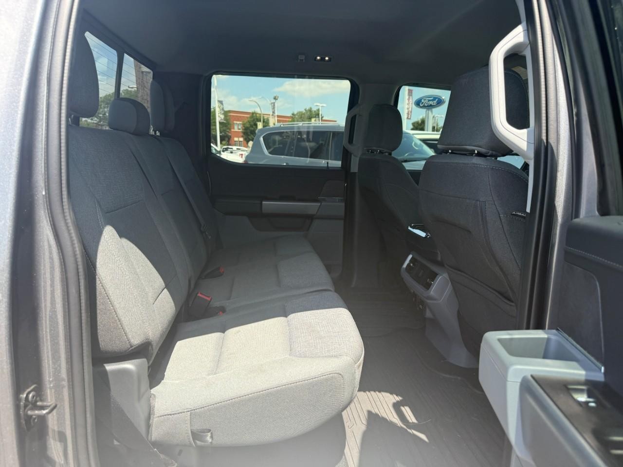 Ford F-150 Vehicle Full-screen Gallery Image 10