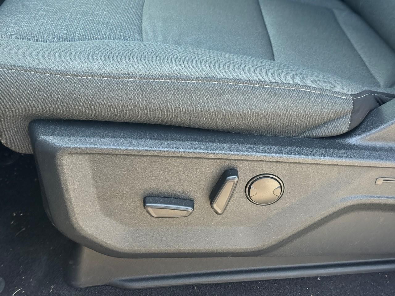 Ford F-150 Vehicle Full-screen Gallery Image 17
