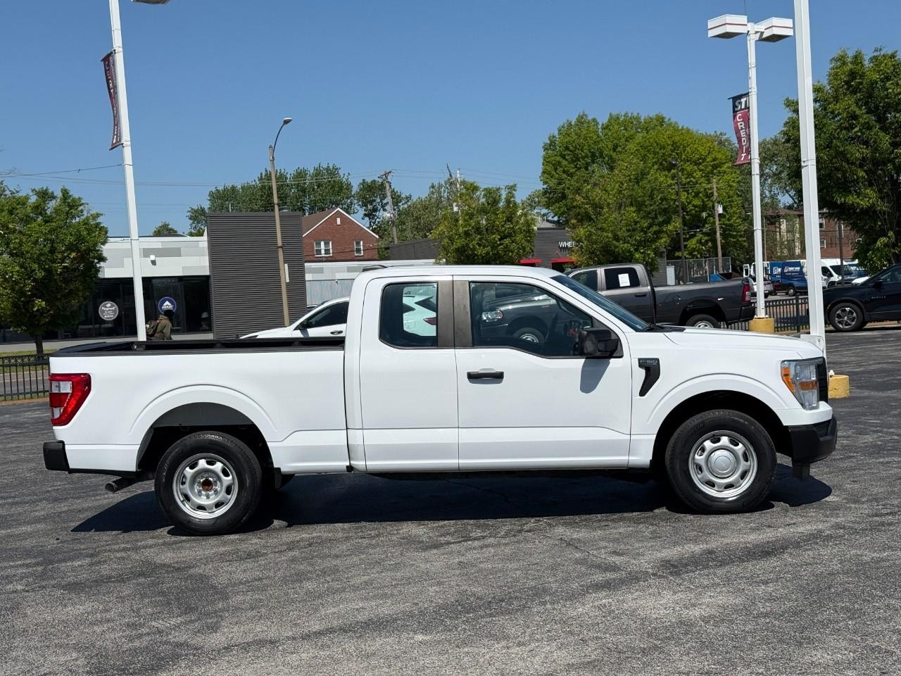 Ford F-150 Vehicle Full-screen Gallery Image 05