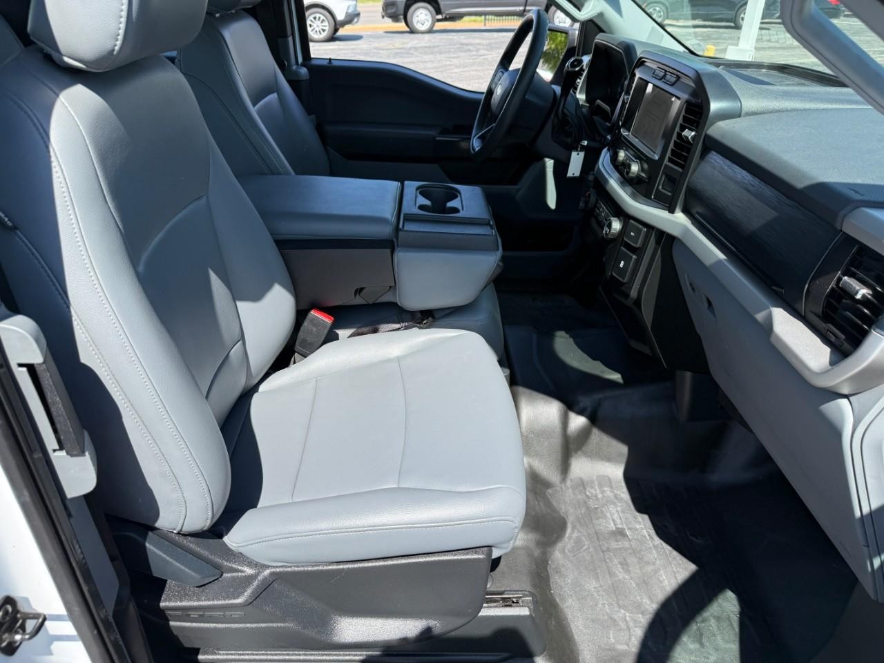 Ford F-150 Vehicle Full-screen Gallery Image 11