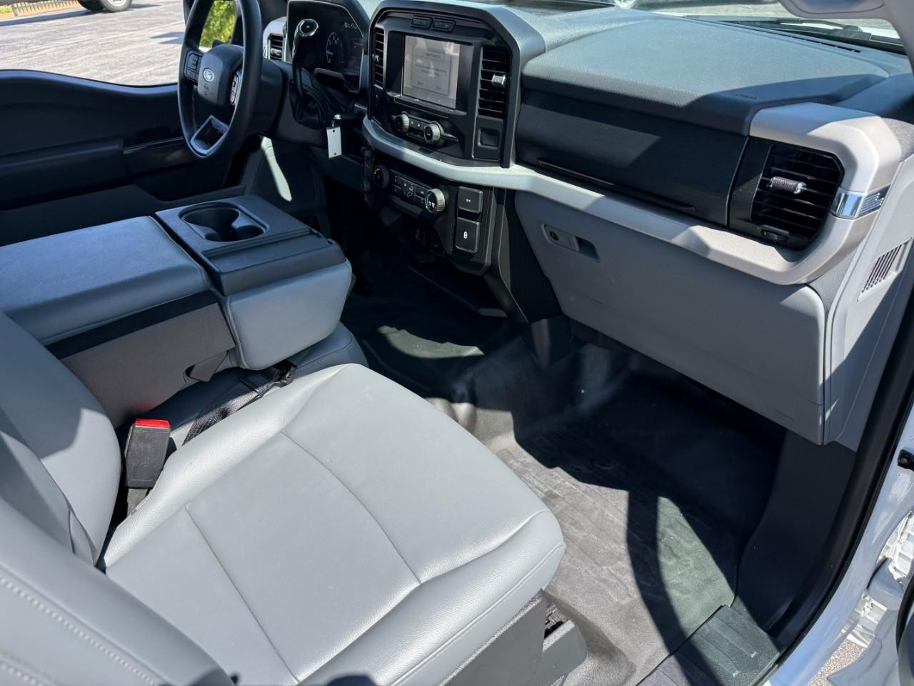 Ford F-150 Vehicle Full-screen Gallery Image 12