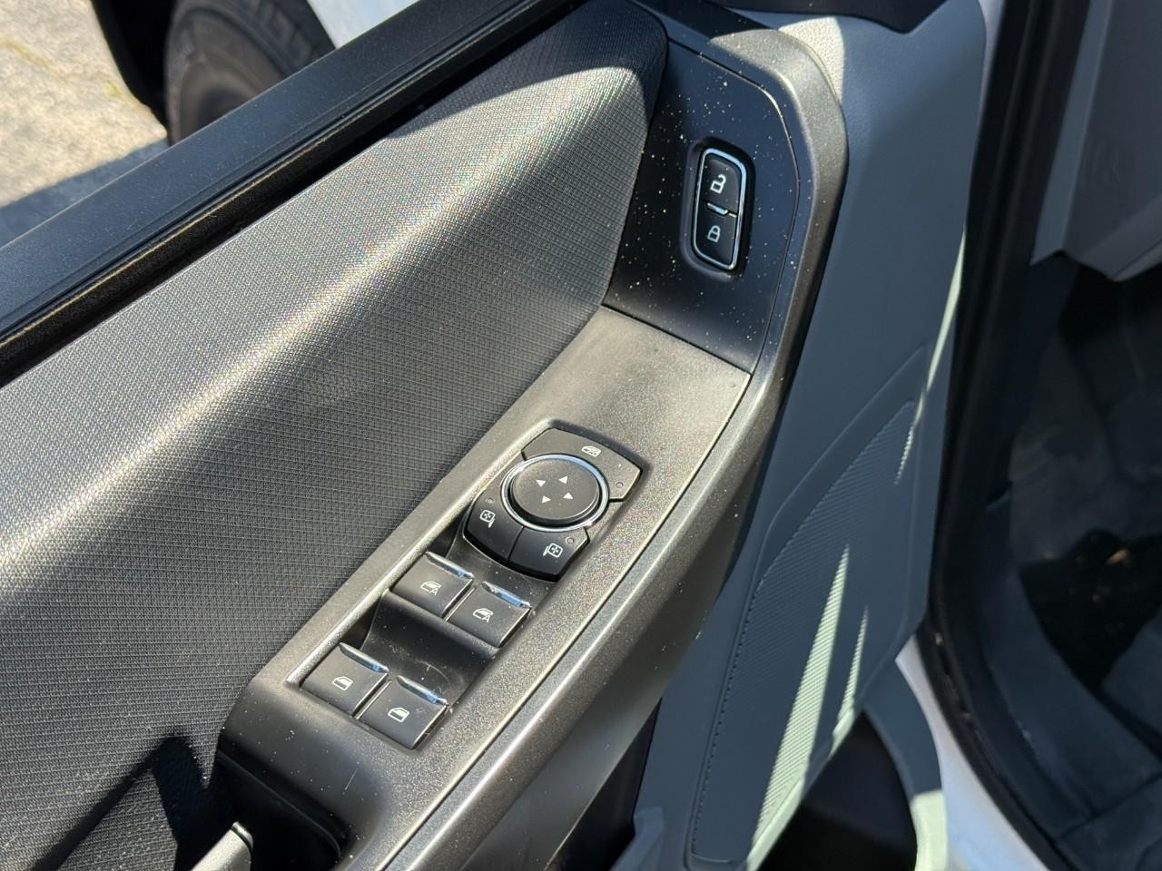 Ford F-150 Vehicle Full-screen Gallery Image 13