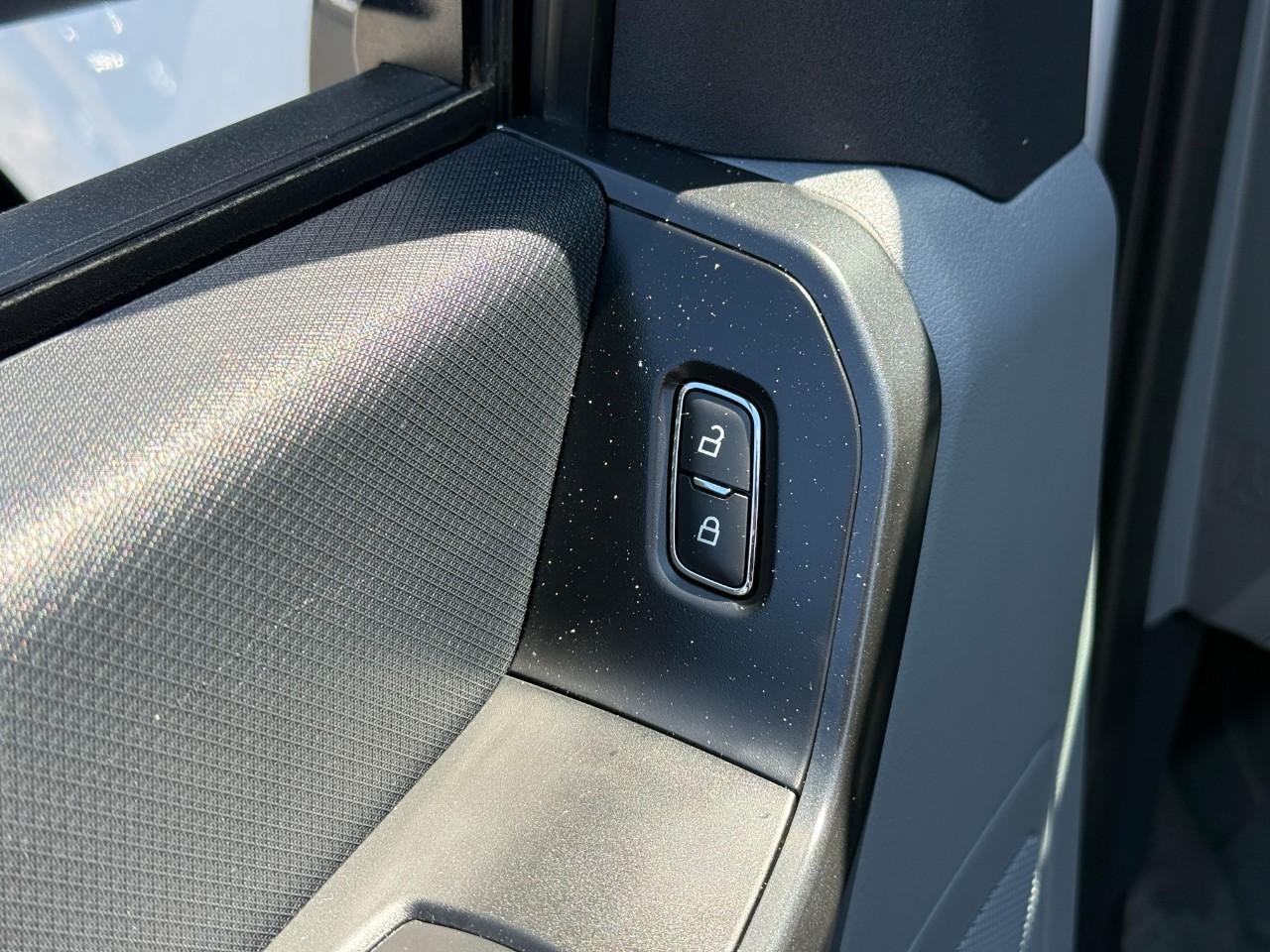 Ford F-150 Vehicle Full-screen Gallery Image 14