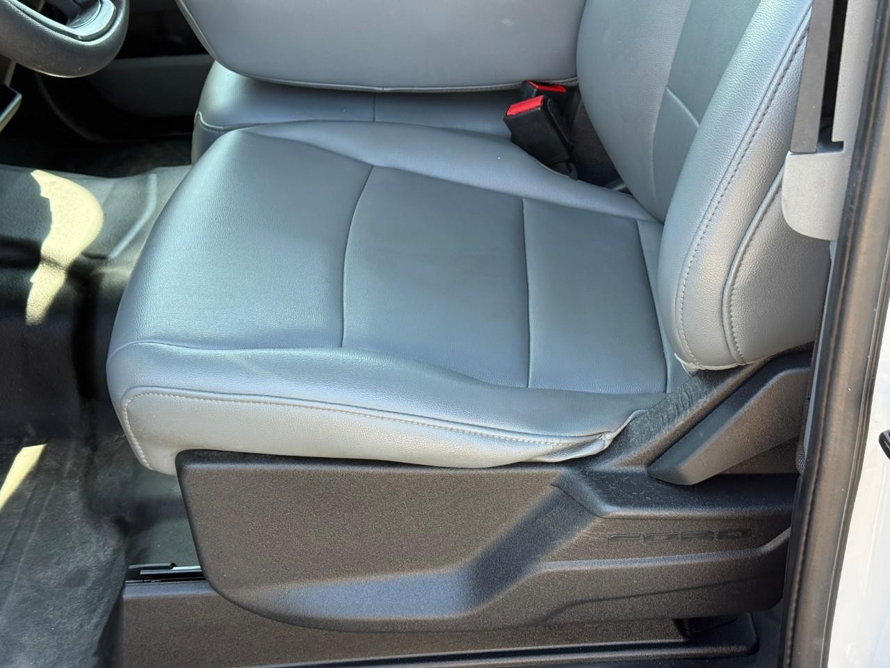 Ford F-150 Vehicle Full-screen Gallery Image 15