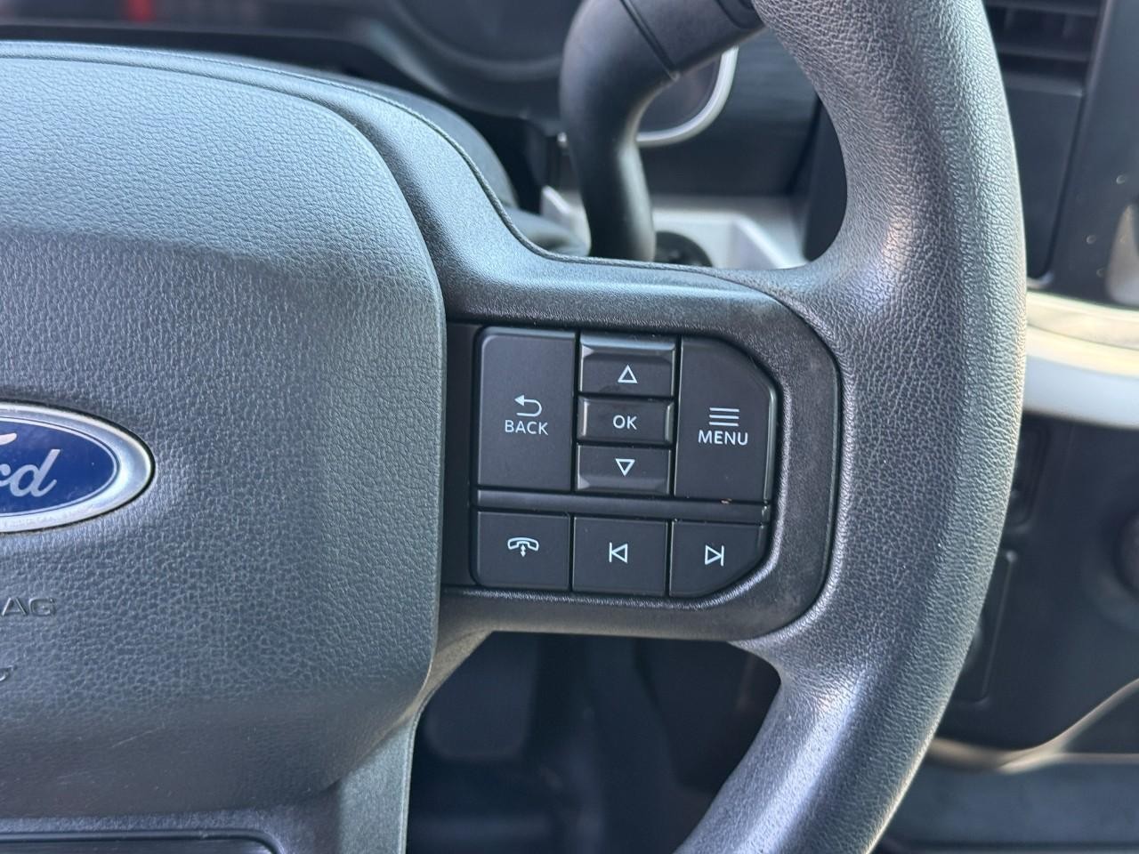 Ford F-150 Vehicle Full-screen Gallery Image 17