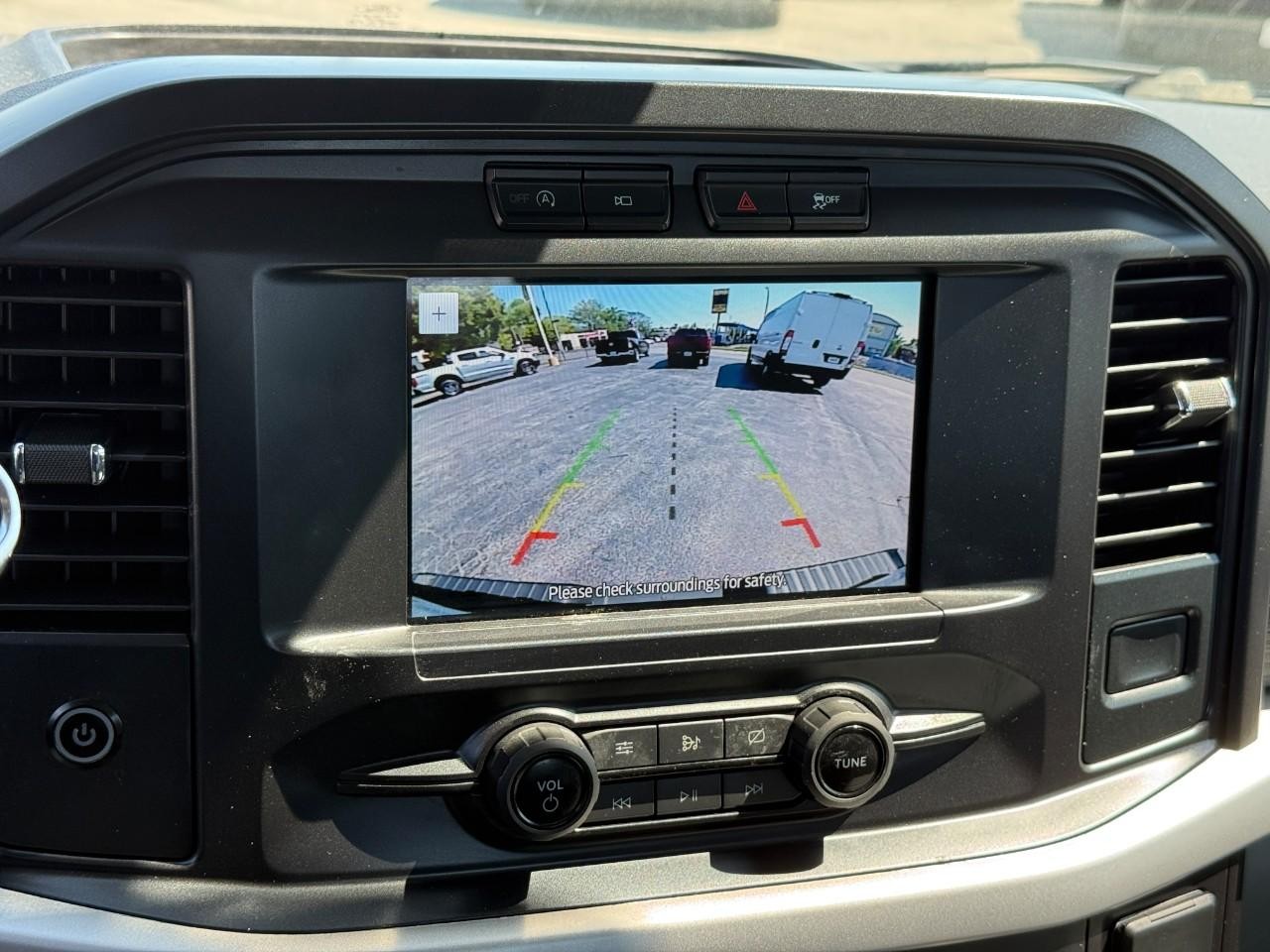 Ford F-150 Vehicle Full-screen Gallery Image 19