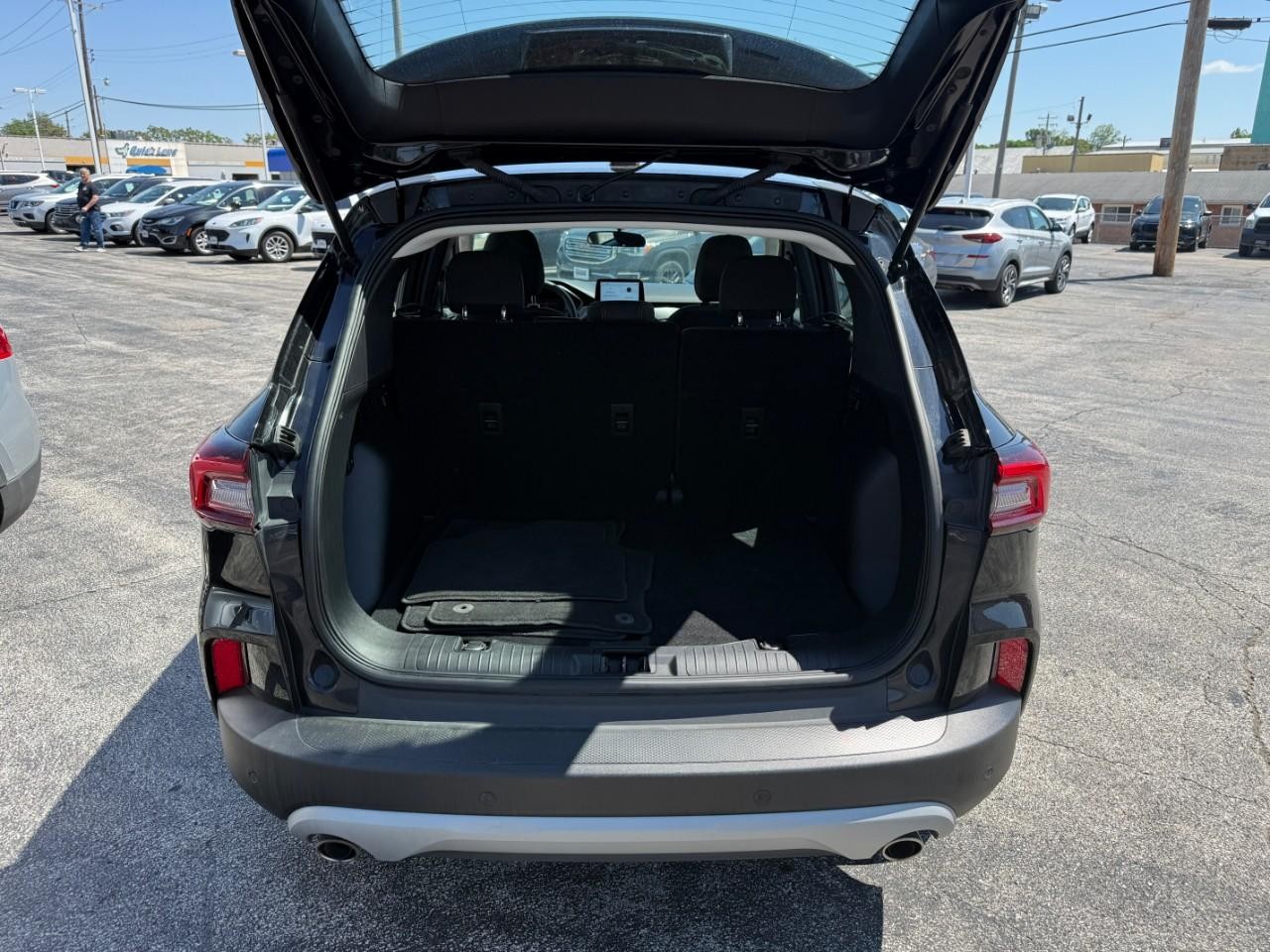 Ford Escape Vehicle Full-screen Gallery Image 06