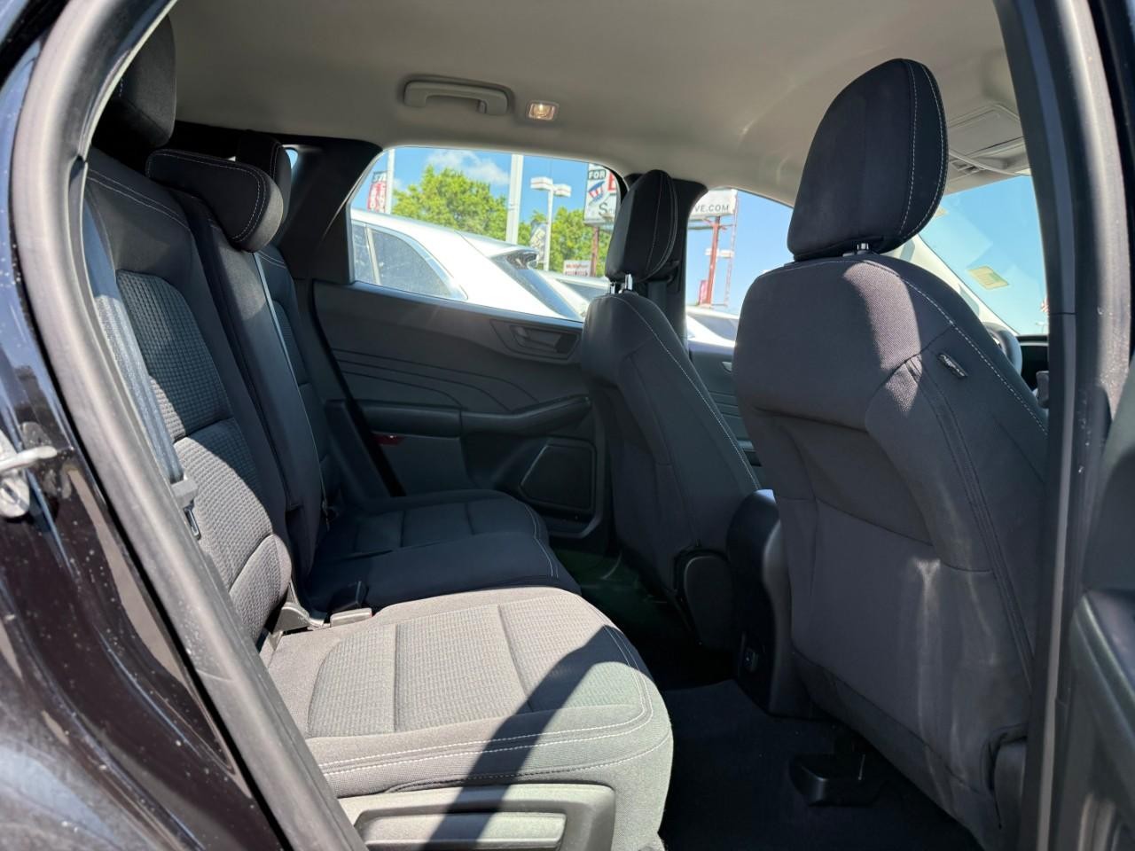 Ford Escape Vehicle Full-screen Gallery Image 09