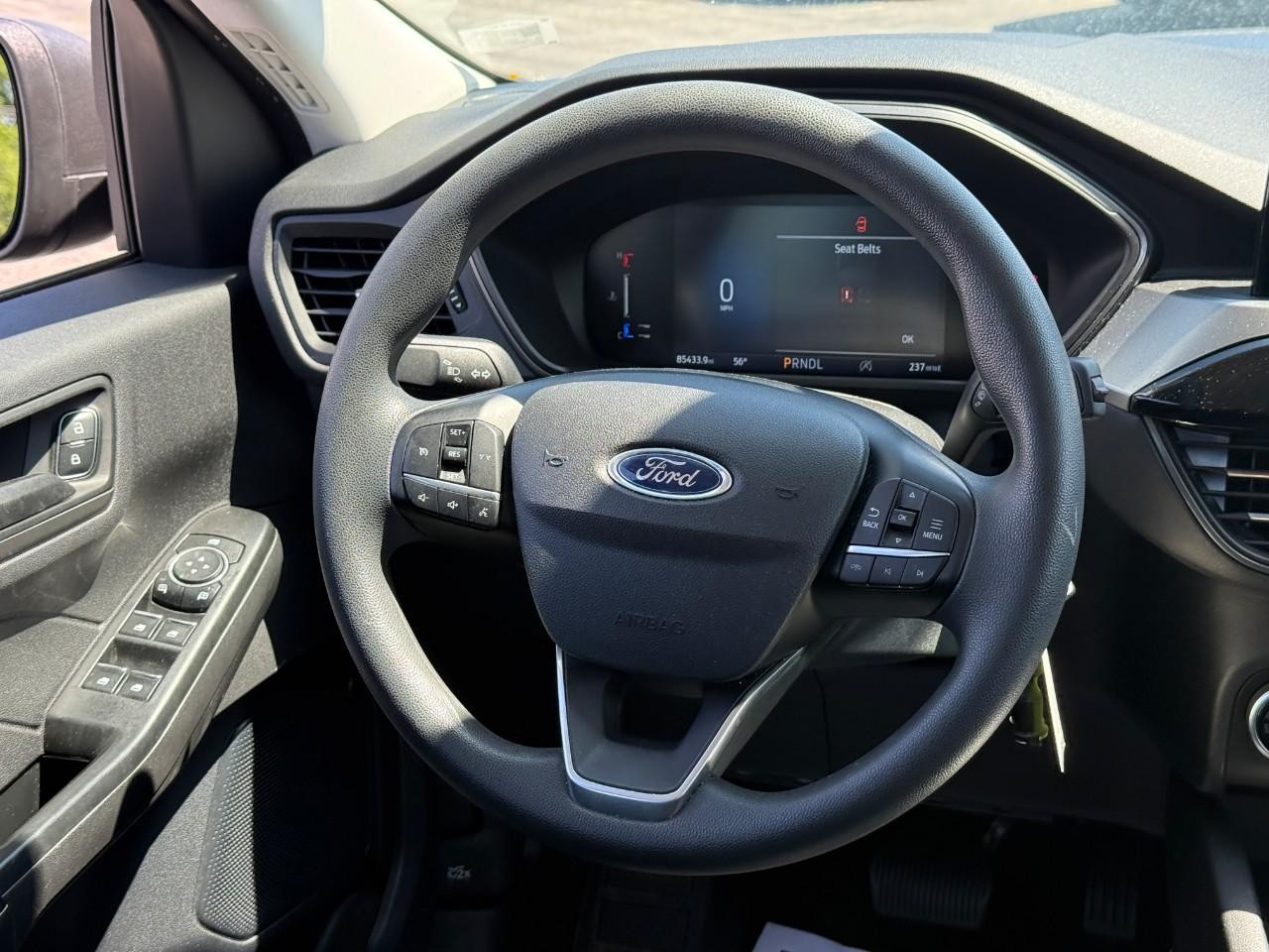 Ford Escape Vehicle Full-screen Gallery Image 11