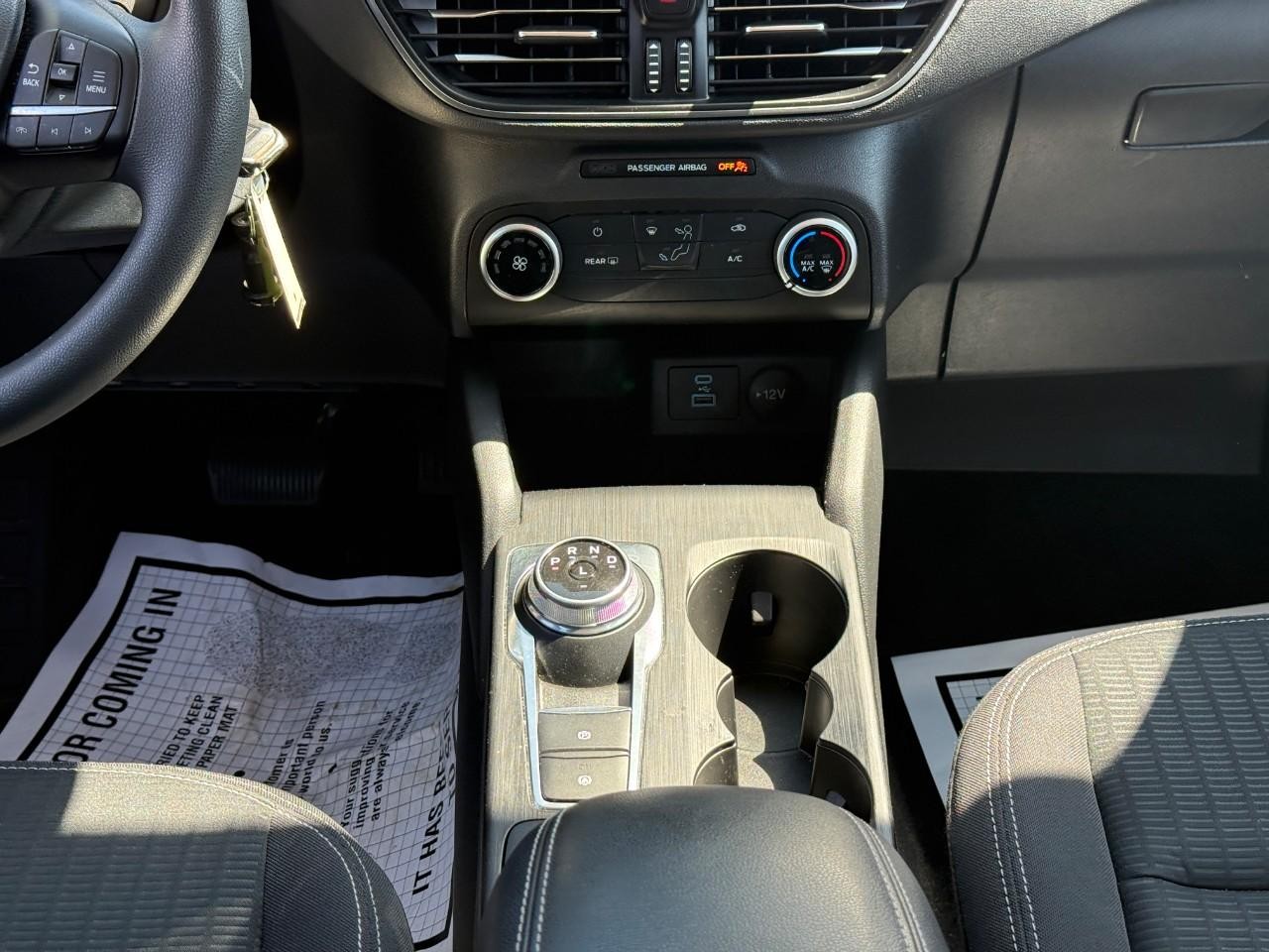 Ford Escape Vehicle Full-screen Gallery Image 14