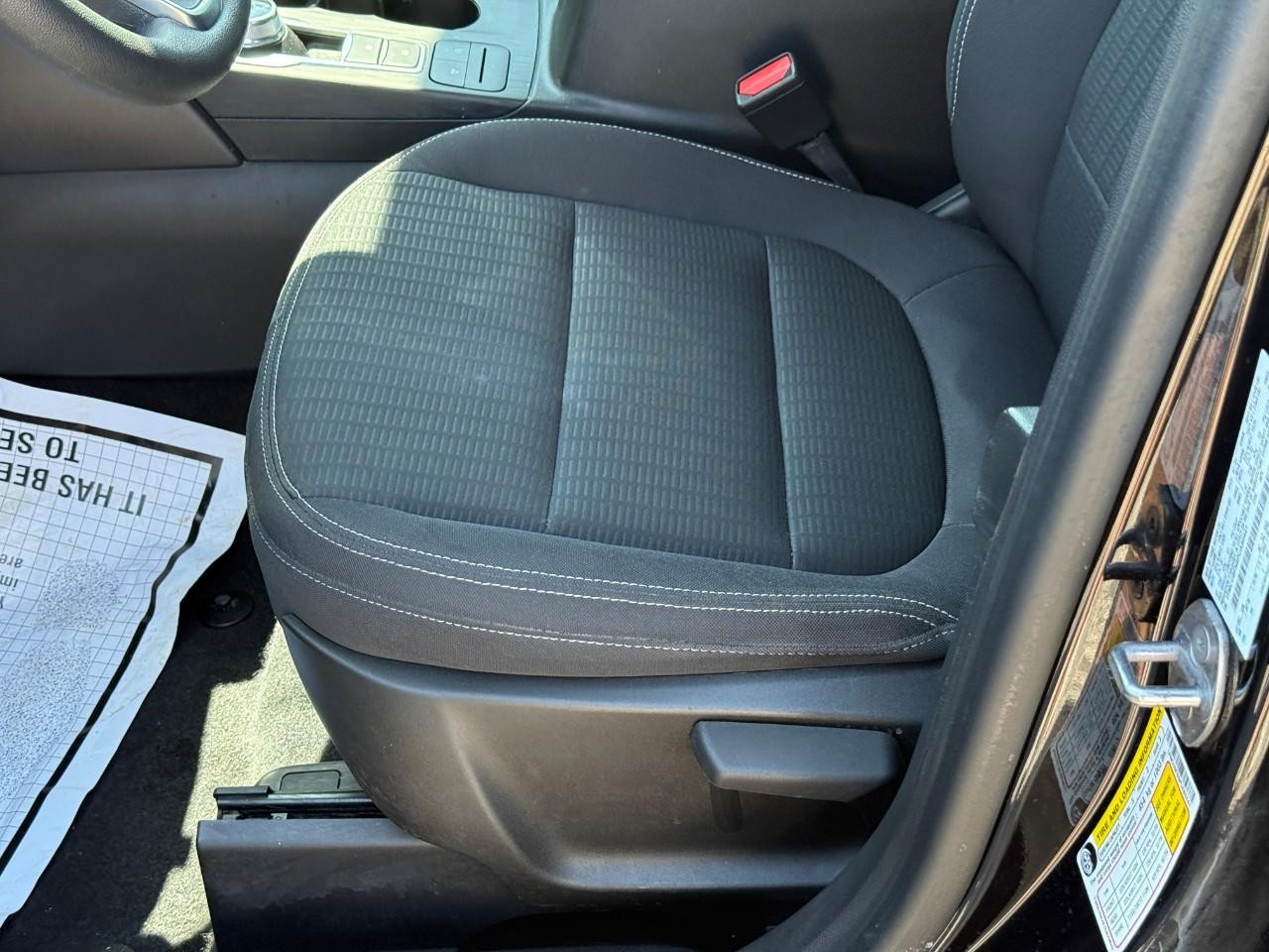 Ford Escape Vehicle Full-screen Gallery Image 16