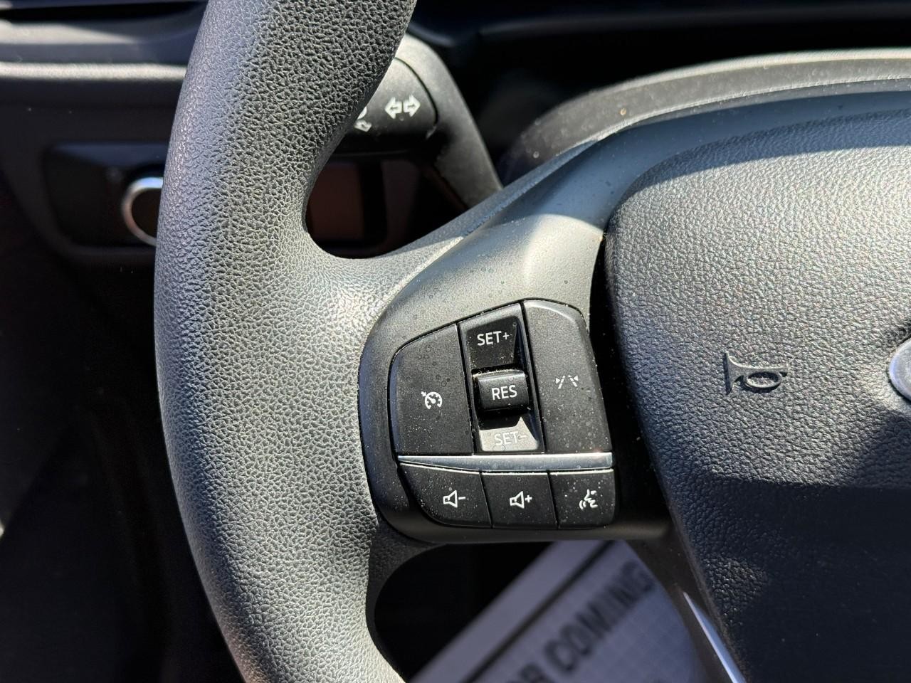 Ford Escape Vehicle Full-screen Gallery Image 17
