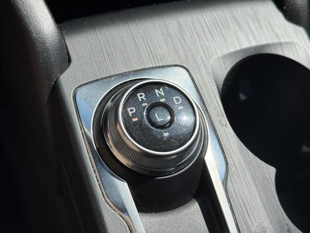 Ford Escape Vehicle Full-screen Gallery Image 19