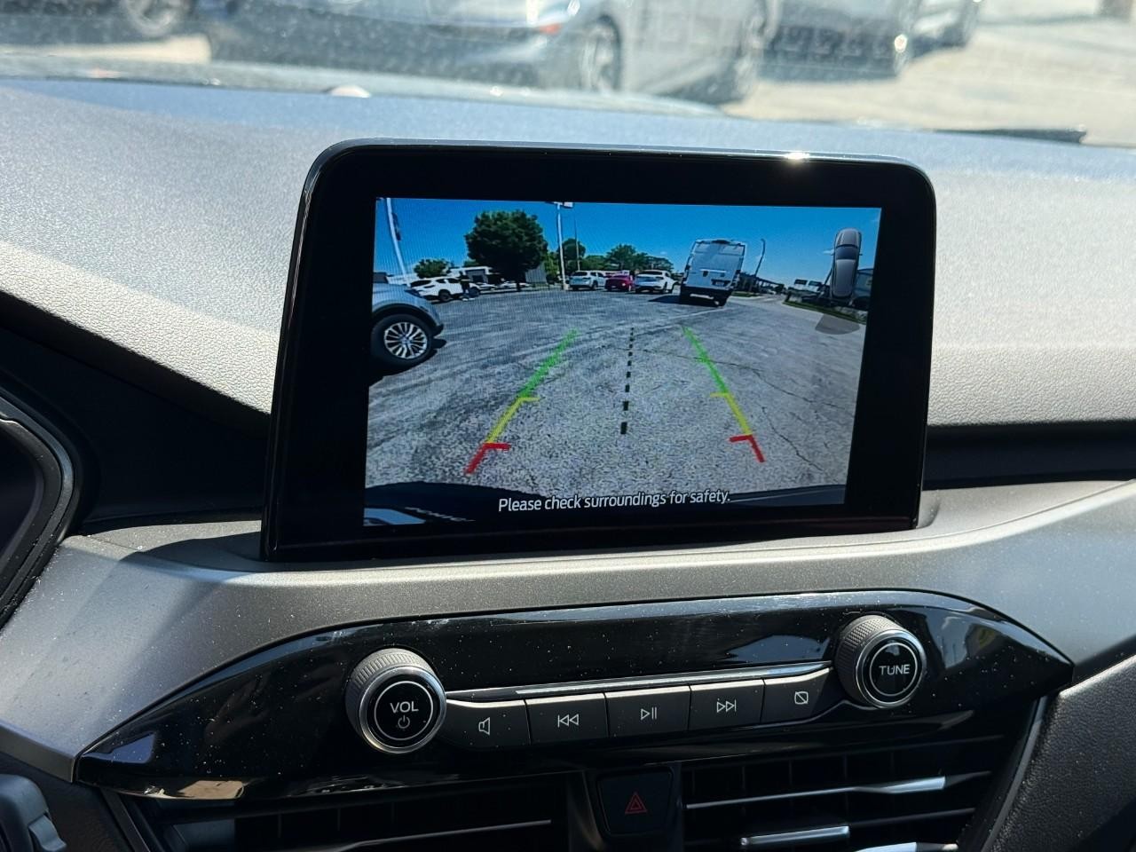 Ford Escape Vehicle Full-screen Gallery Image 21