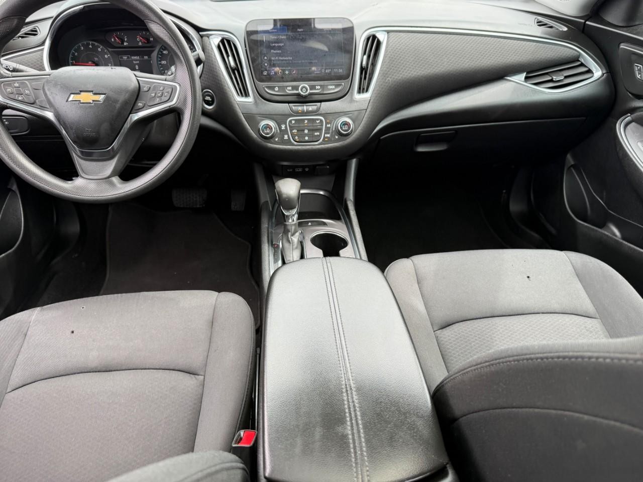 Chevrolet Malibu Vehicle Full-screen Gallery Image 10