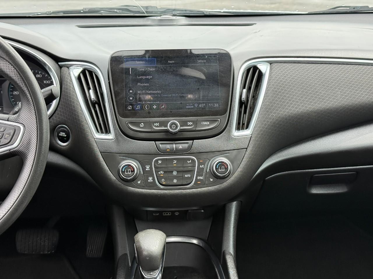 Chevrolet Malibu Vehicle Full-screen Gallery Image 12