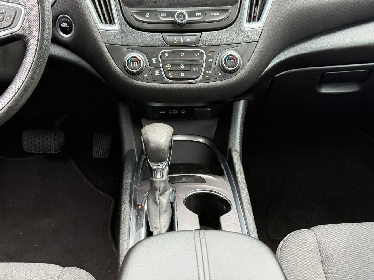 Chevrolet Malibu Vehicle Full-screen Gallery Image 13