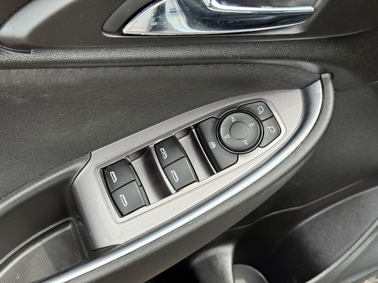 Chevrolet Malibu Vehicle Full-screen Gallery Image 15
