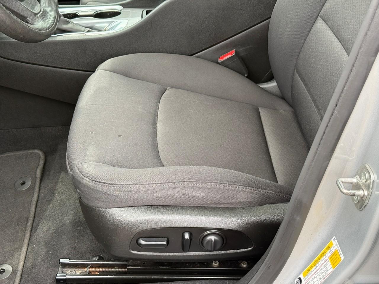 Chevrolet Malibu Vehicle Full-screen Gallery Image 16