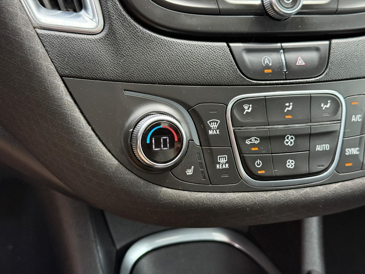 Chevrolet Malibu Vehicle Full-screen Gallery Image 21