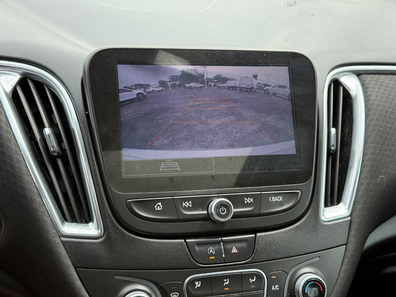 Chevrolet Malibu Vehicle Full-screen Gallery Image 23