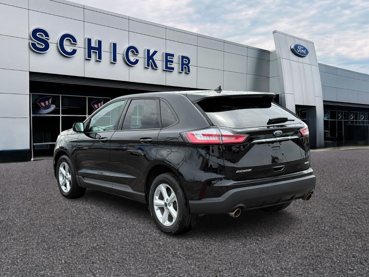 Ford Edge Vehicle Full-screen Gallery Image 03