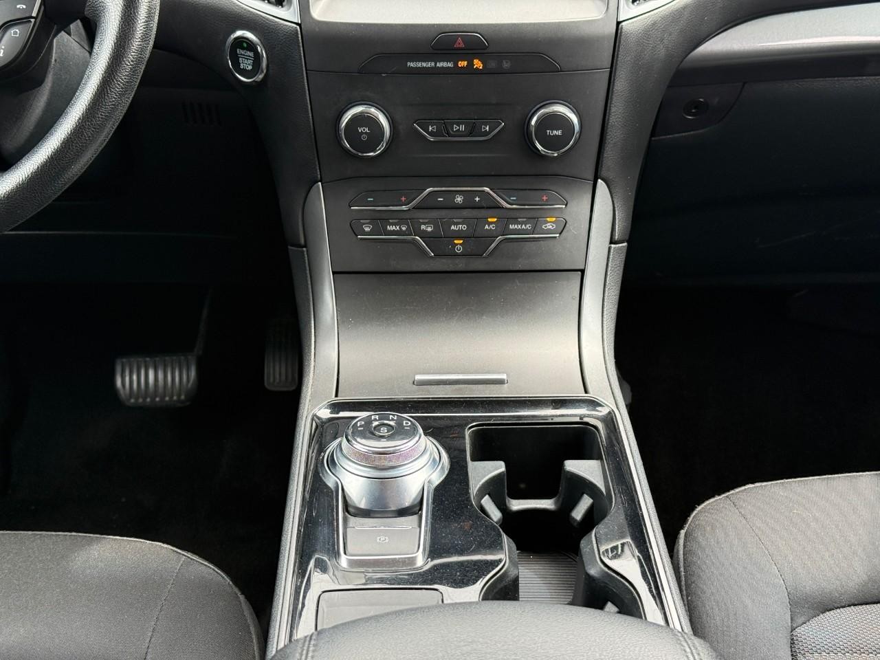 Ford Edge Vehicle Full-screen Gallery Image 14