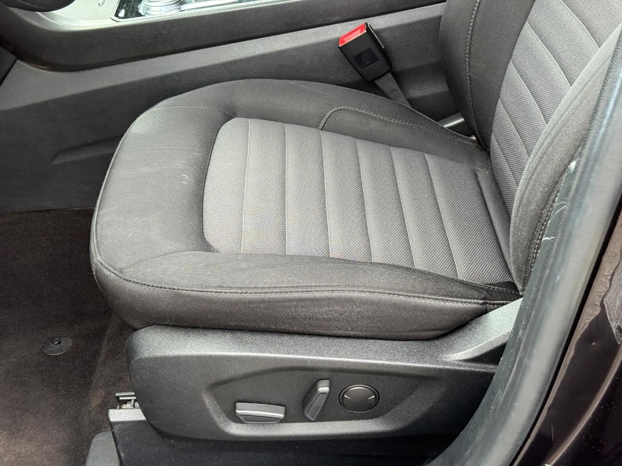 Ford Edge Vehicle Full-screen Gallery Image 17