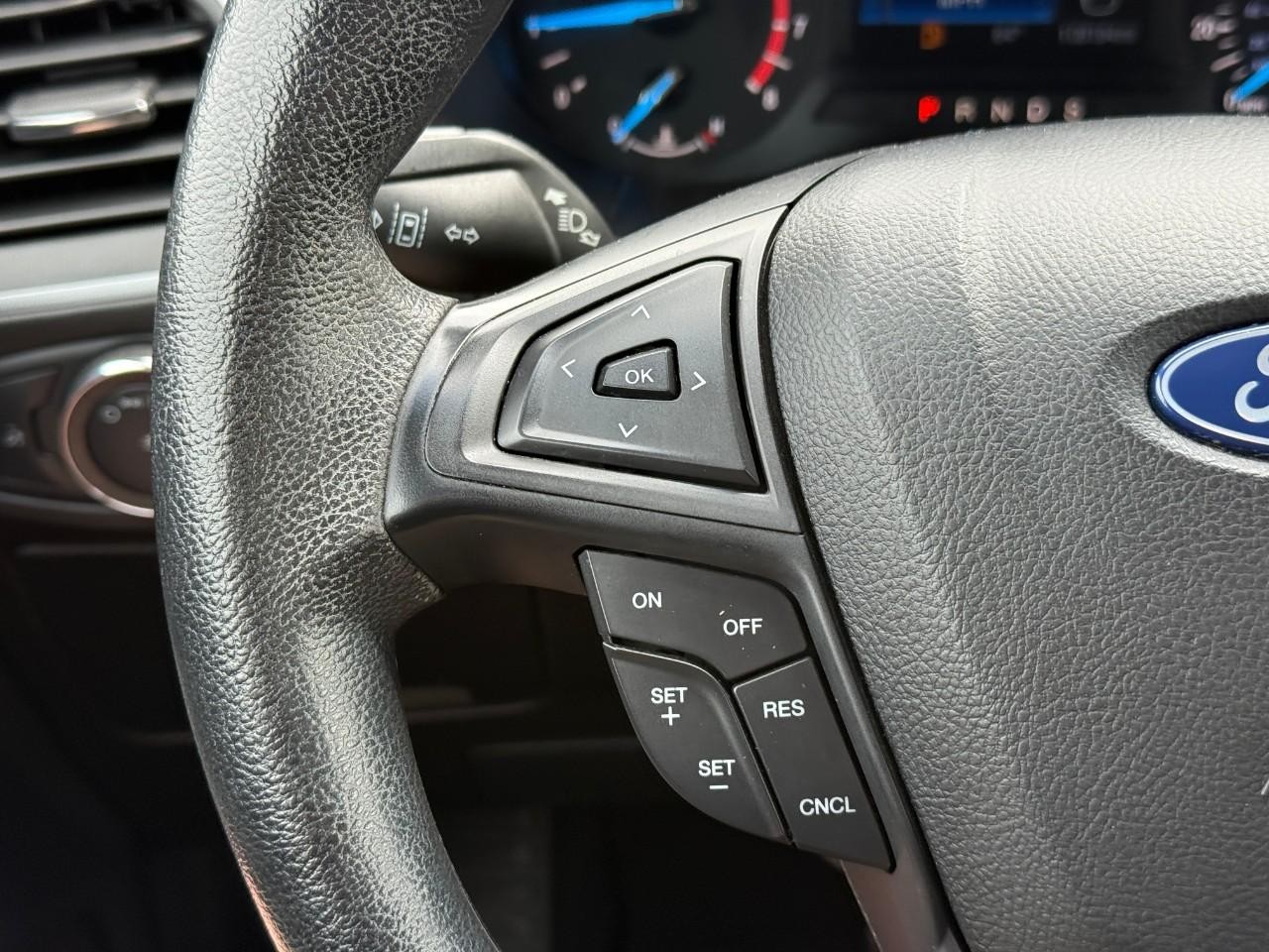 Ford Edge Vehicle Full-screen Gallery Image 19