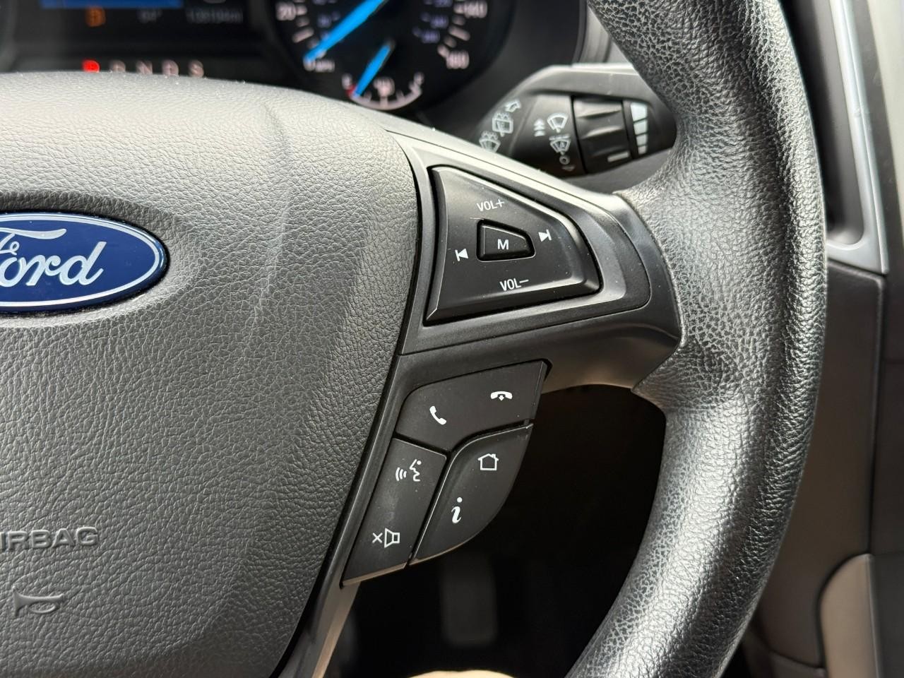 Ford Edge Vehicle Full-screen Gallery Image 20