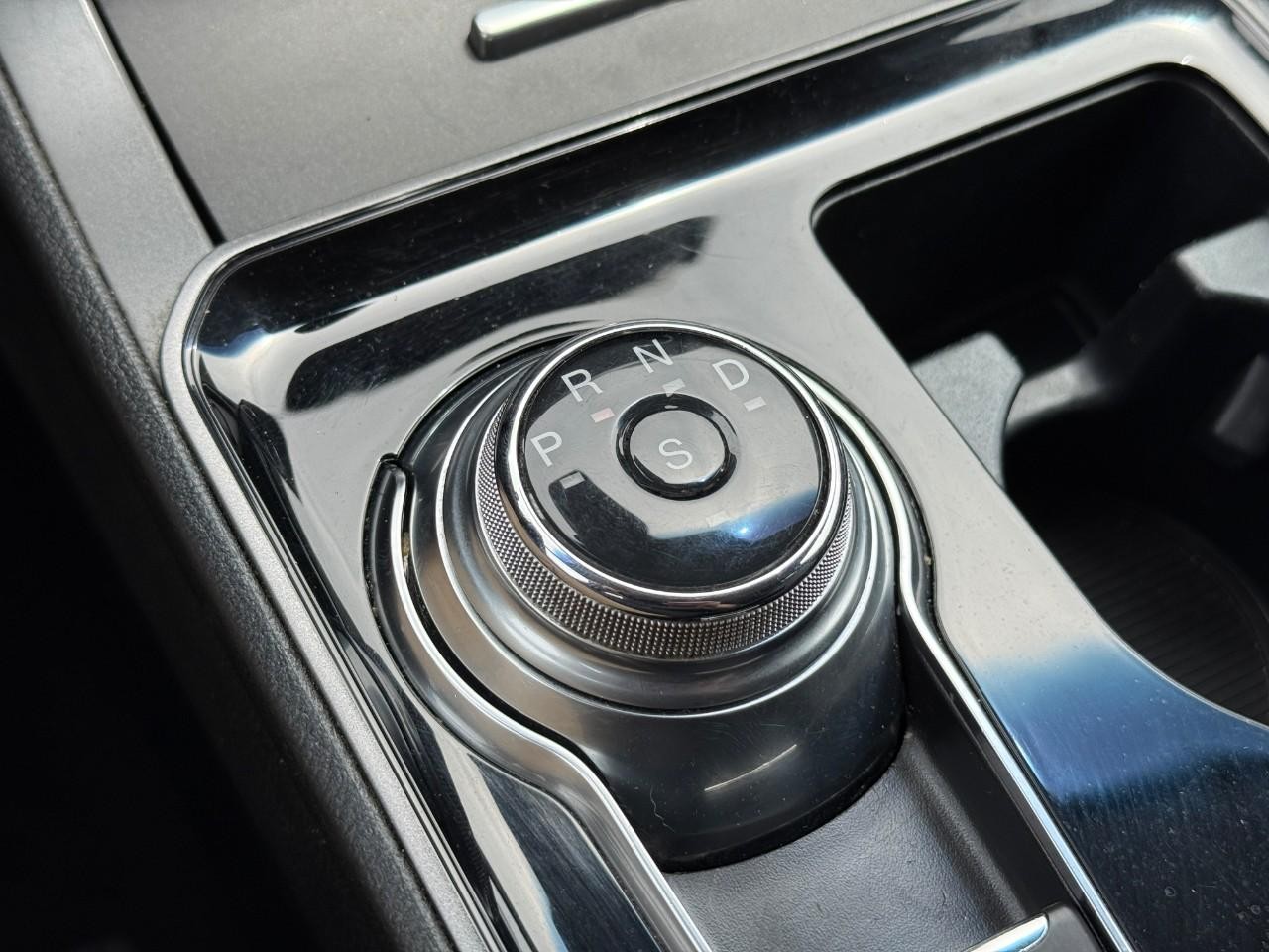 Ford Edge Vehicle Full-screen Gallery Image 22