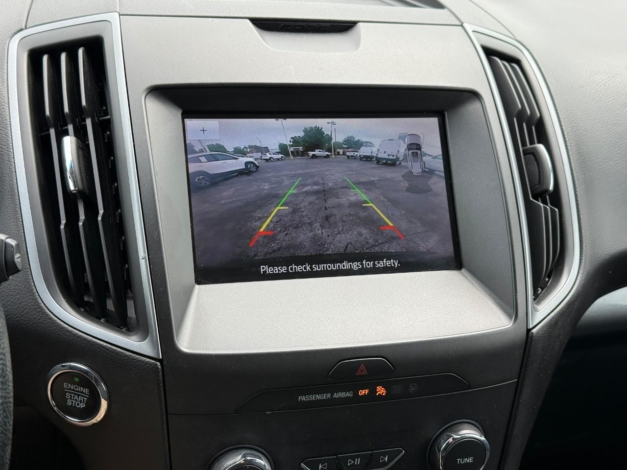 Ford Edge Vehicle Full-screen Gallery Image 23