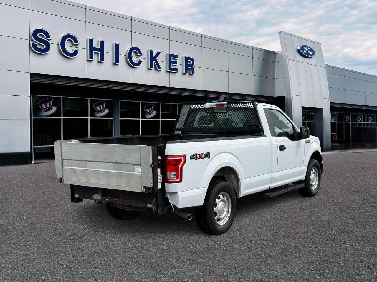 Ford F-150 Vehicle Full-screen Gallery Image 02