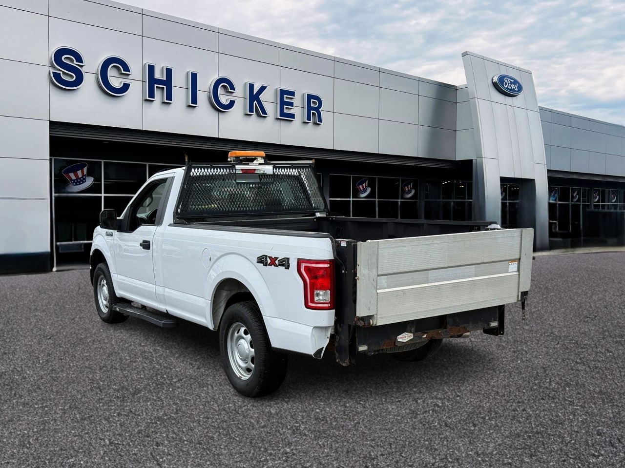 Ford F-150 Vehicle Full-screen Gallery Image 03