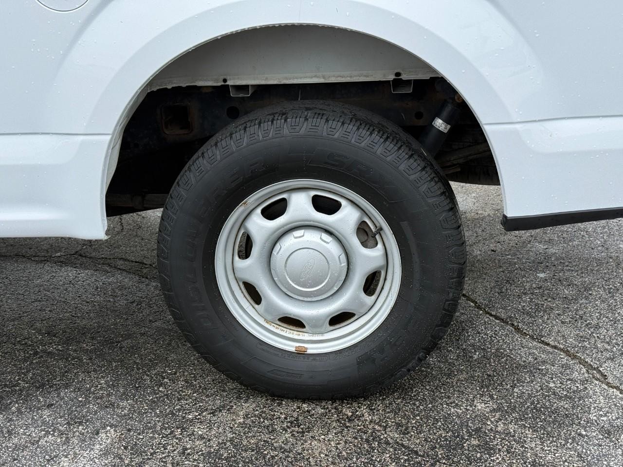 Ford F-150 Vehicle Full-screen Gallery Image 07