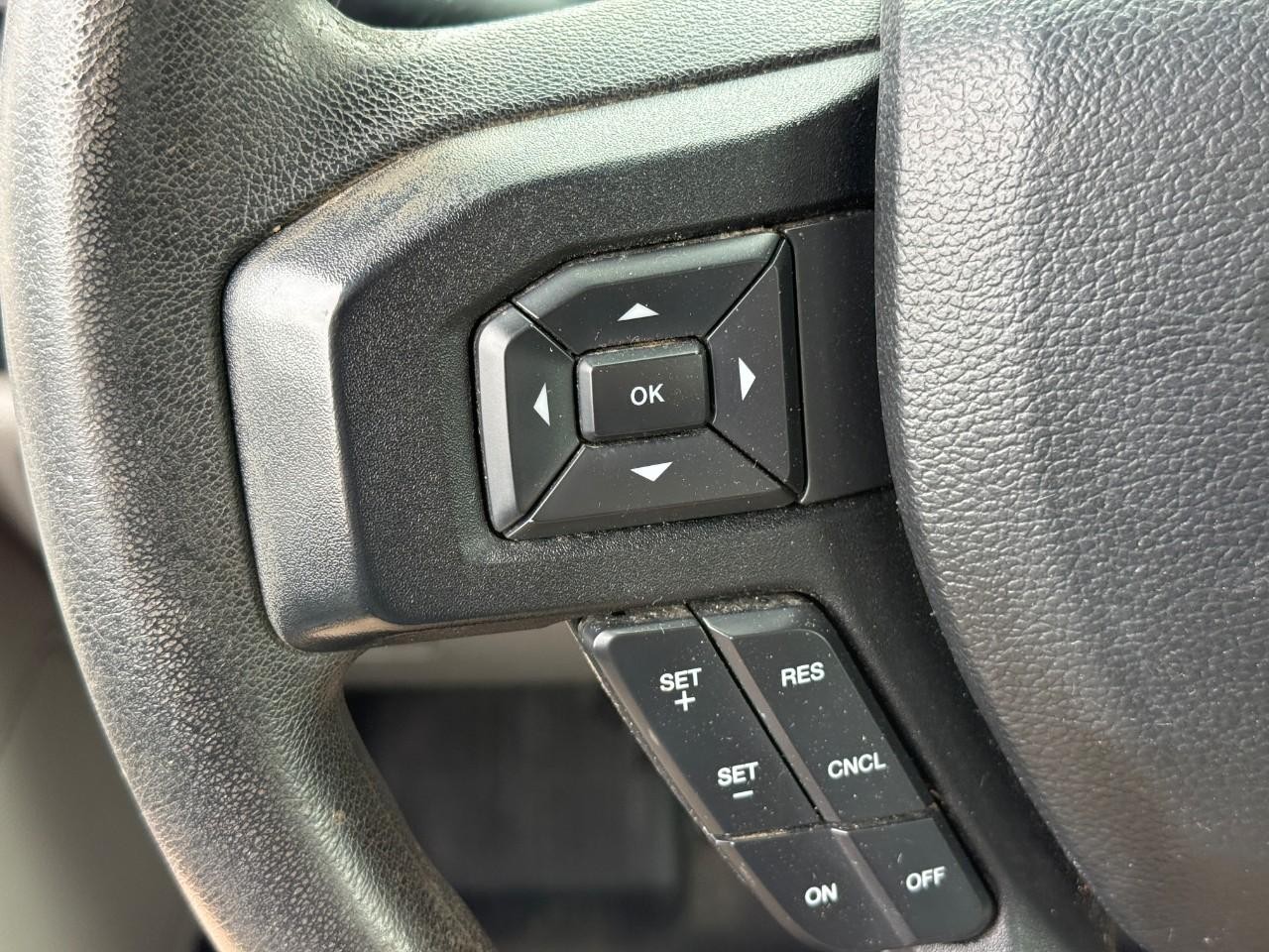 Ford F-150 Vehicle Full-screen Gallery Image 13