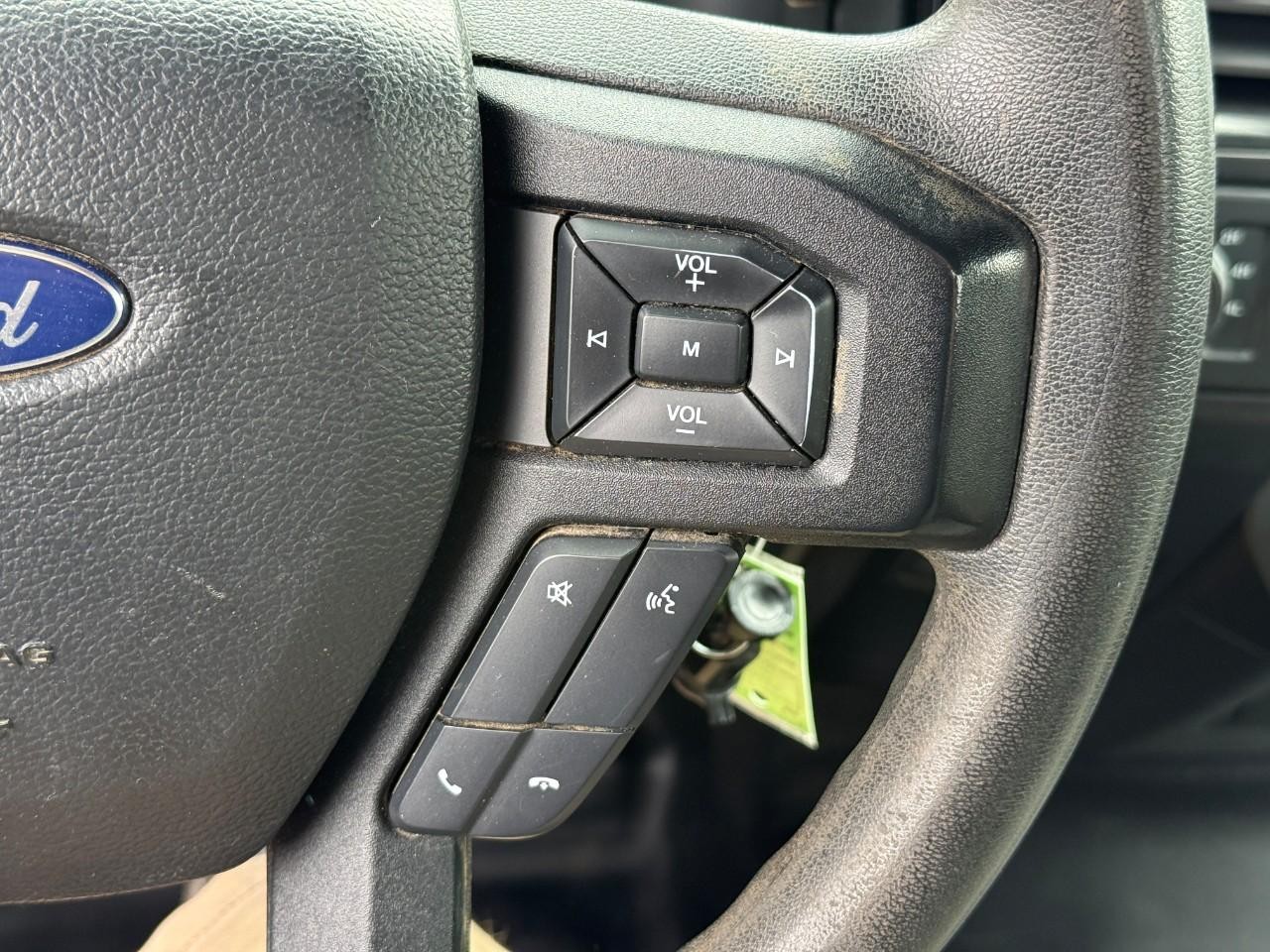 Ford F-150 Vehicle Full-screen Gallery Image 14