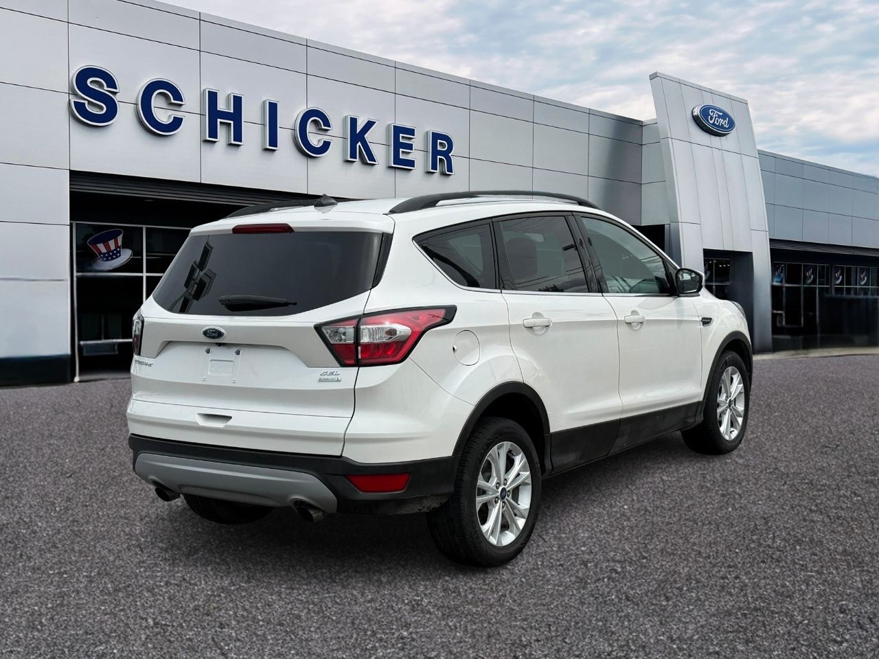 Ford Escape Vehicle Full-screen Gallery Image 02