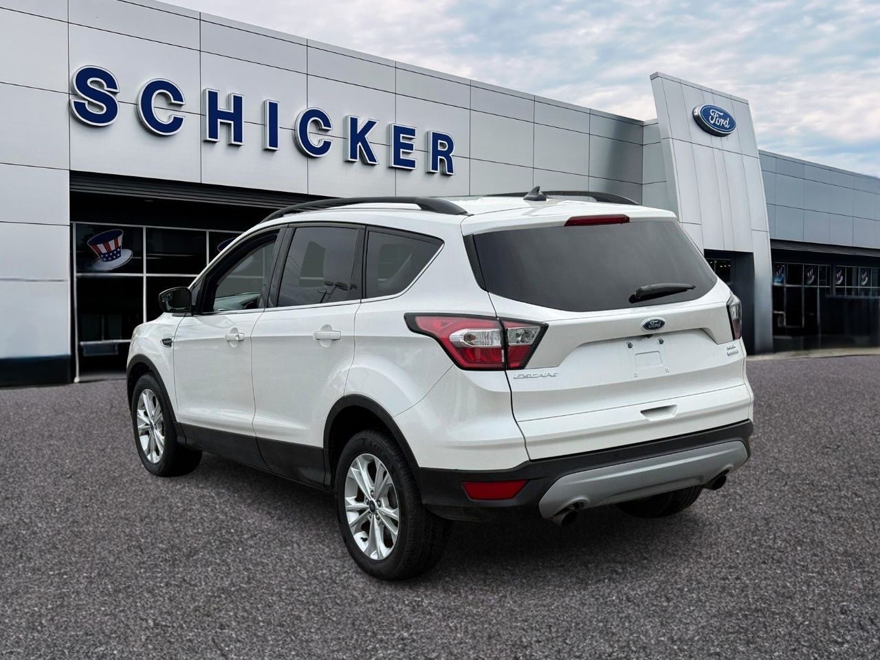 Ford Escape Vehicle Full-screen Gallery Image 03