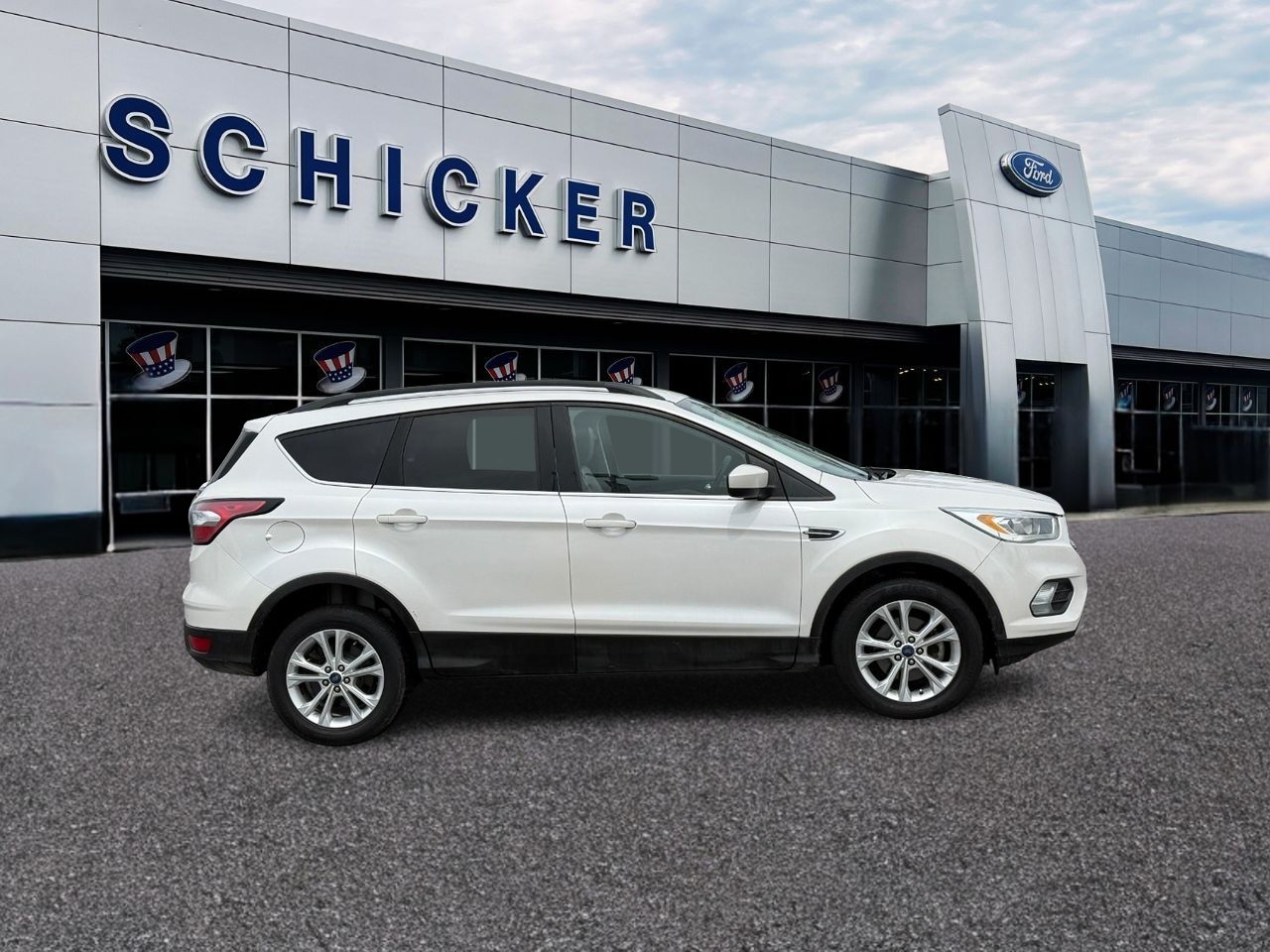 Ford Escape Vehicle Full-screen Gallery Image 04