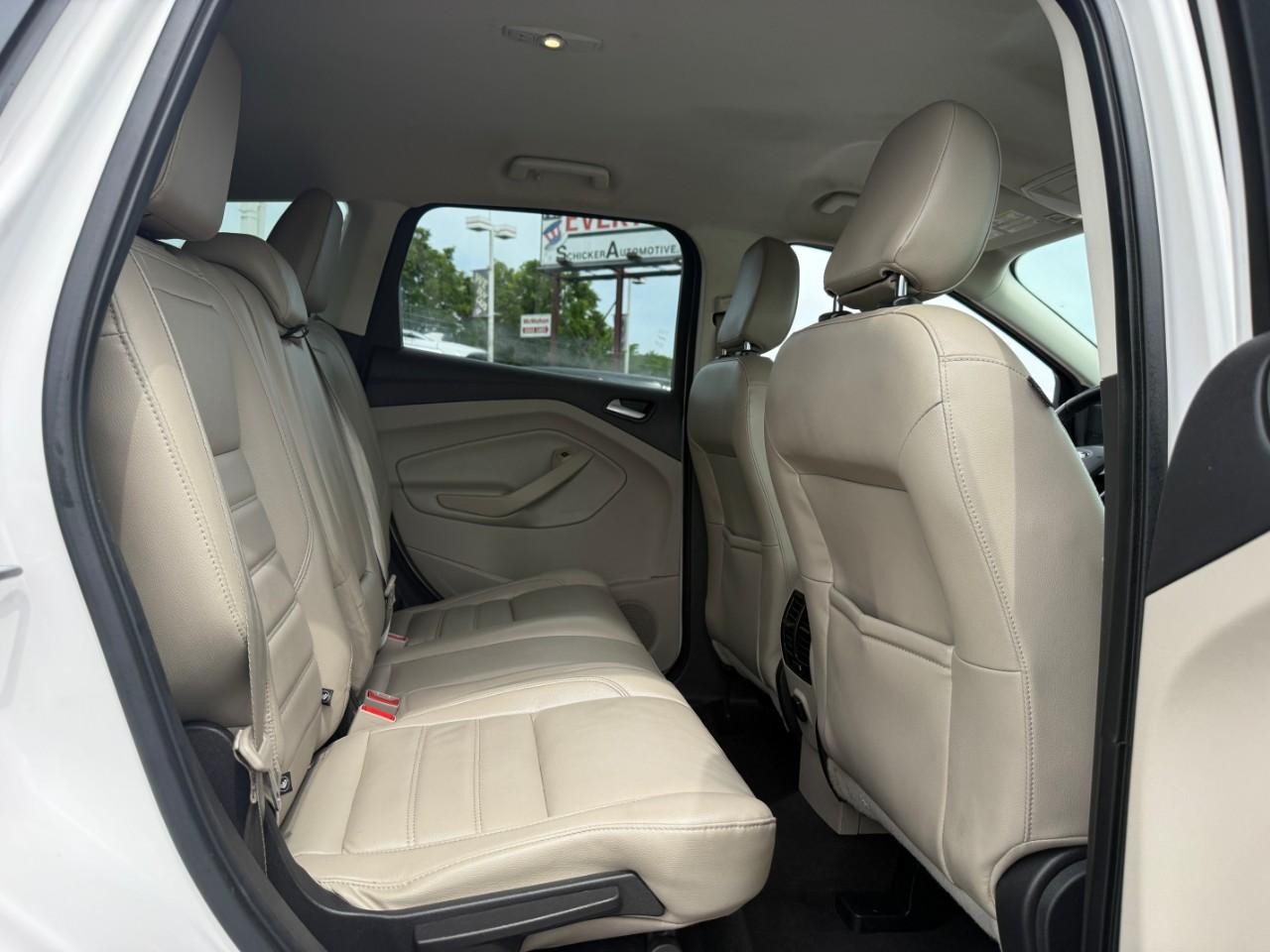 Ford Escape Vehicle Full-screen Gallery Image 09