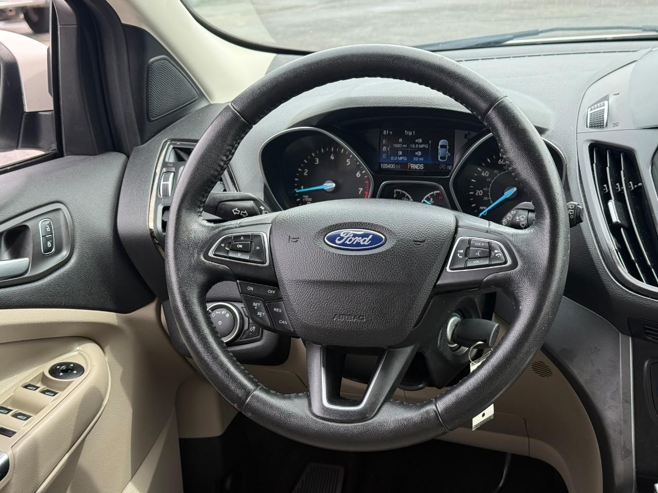 Ford Escape Vehicle Full-screen Gallery Image 11